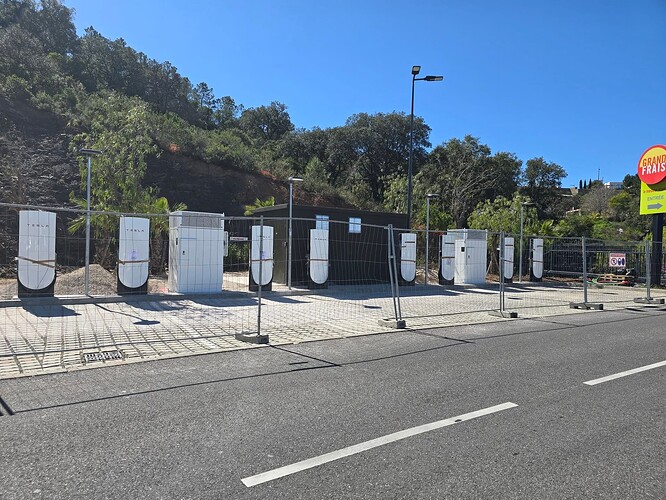 4767 - Tesla Saint-Raphaël (Grand Frais) 2
