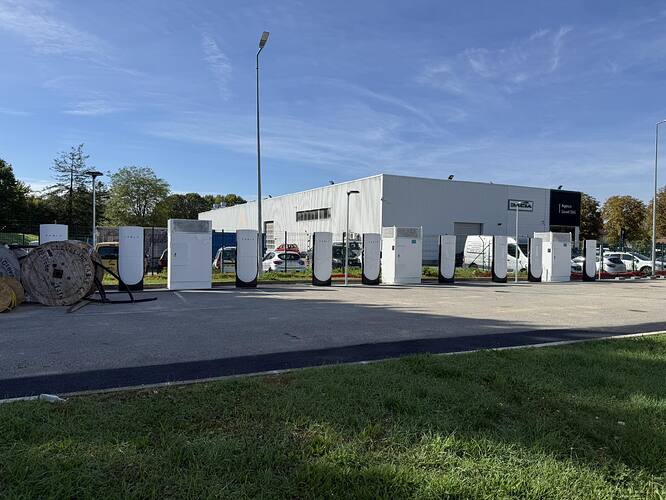 4270 - Tesla Les Clayes 2