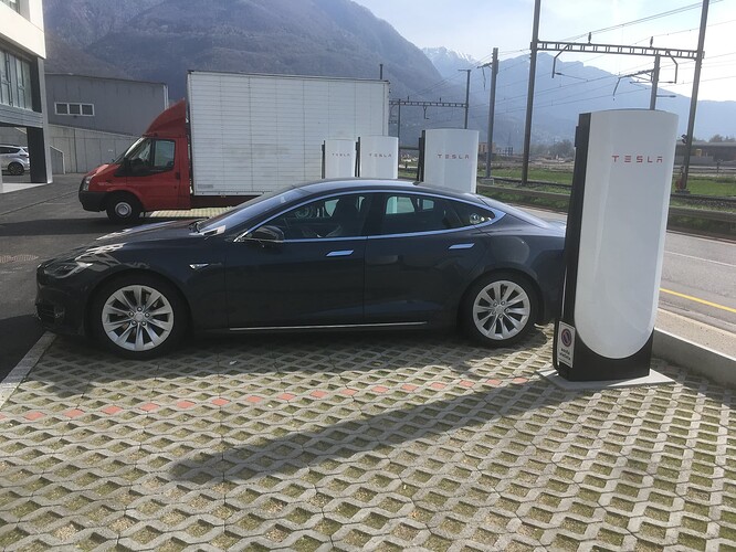 2403_Tesla SuC V4 Arbedo, Switzerland